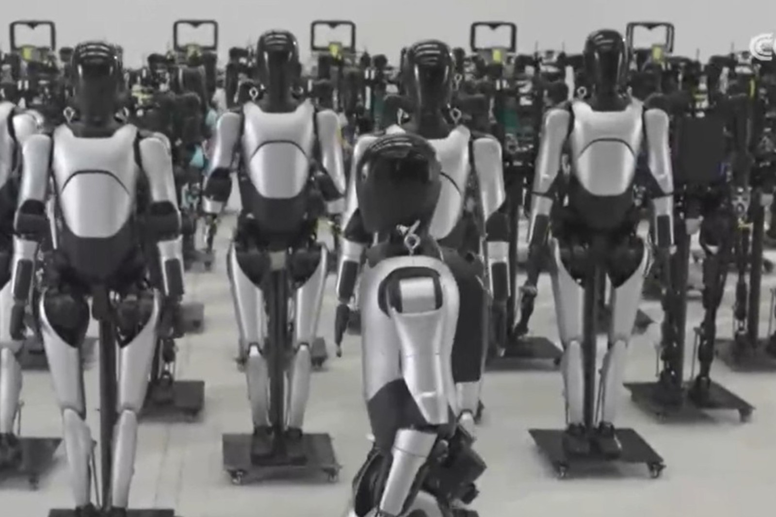 央视报道！揭秘 一竞技机器人量产超级工厂