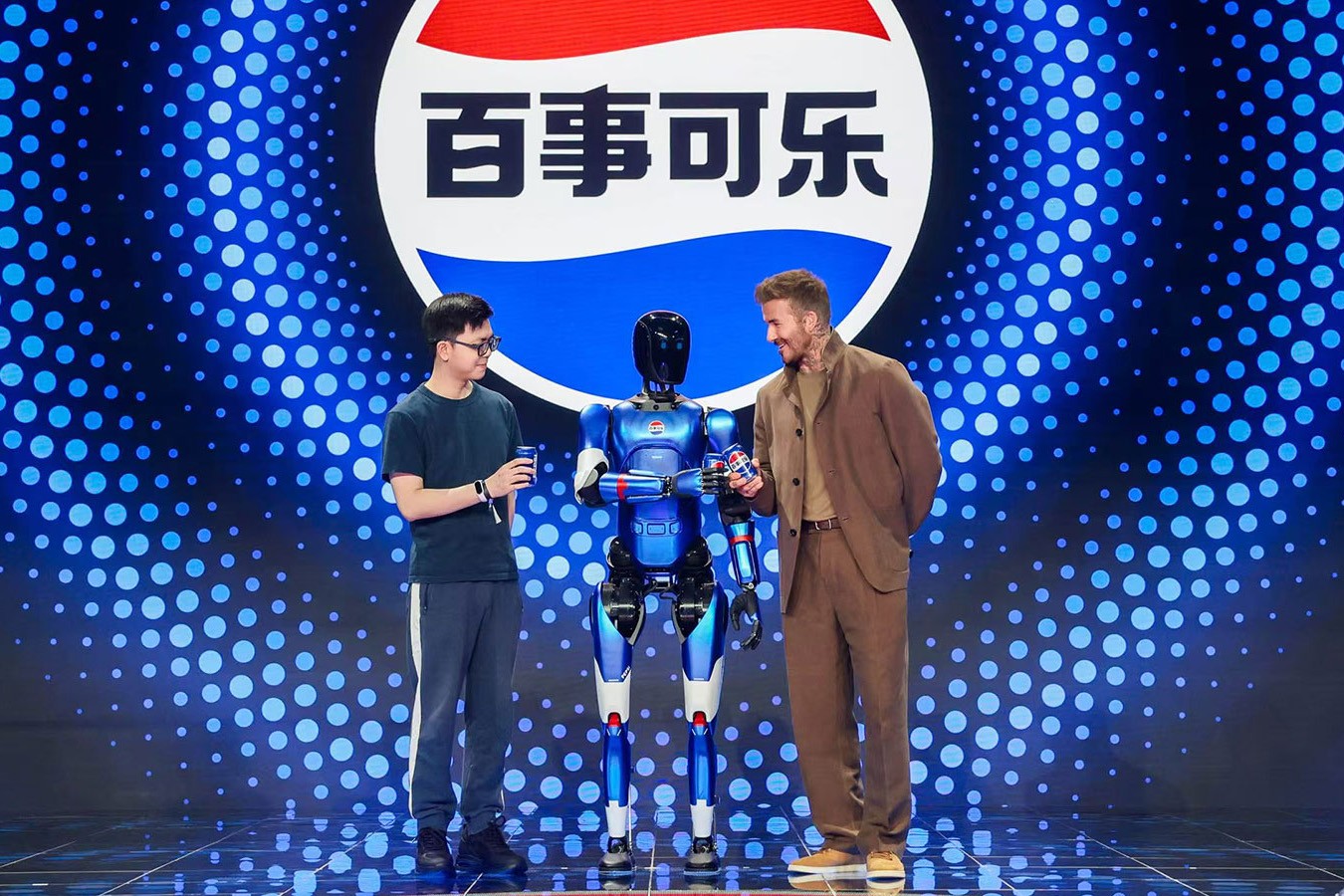  一竞技机器人携手百事中国共创“百事蓝宝” 共燃渴望新章